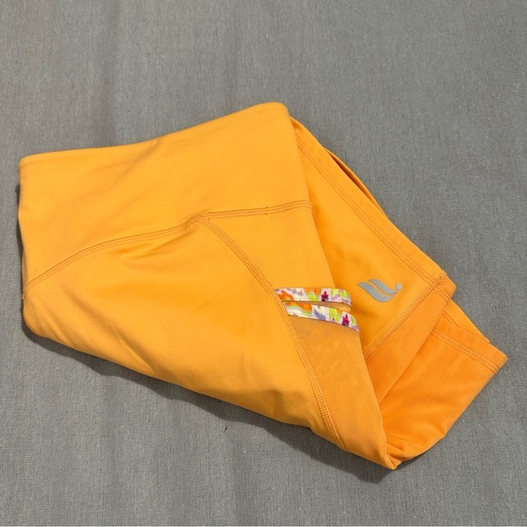 Fabletics size 2X Motion 365 tangerine colored yoga shorts, workout, gym - Picture 10 of 10